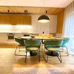 Bor In Bor Luxury With Sauna & Garden - דירה קרנייסקה גורה