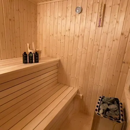 アパート Bor In Bor Luxury With Sauna & Garden -