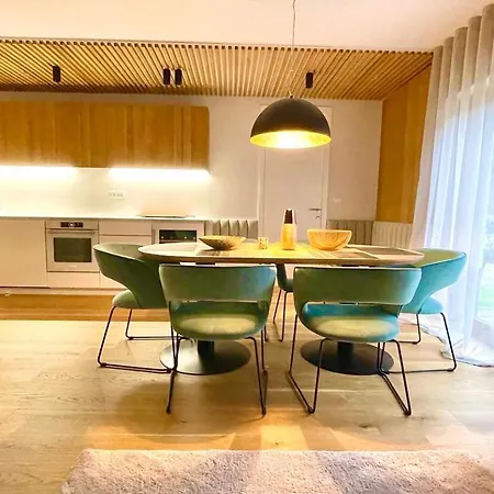 Bor In Bor Luxury With Sauna & Garden - アパート クランスカゴーラ